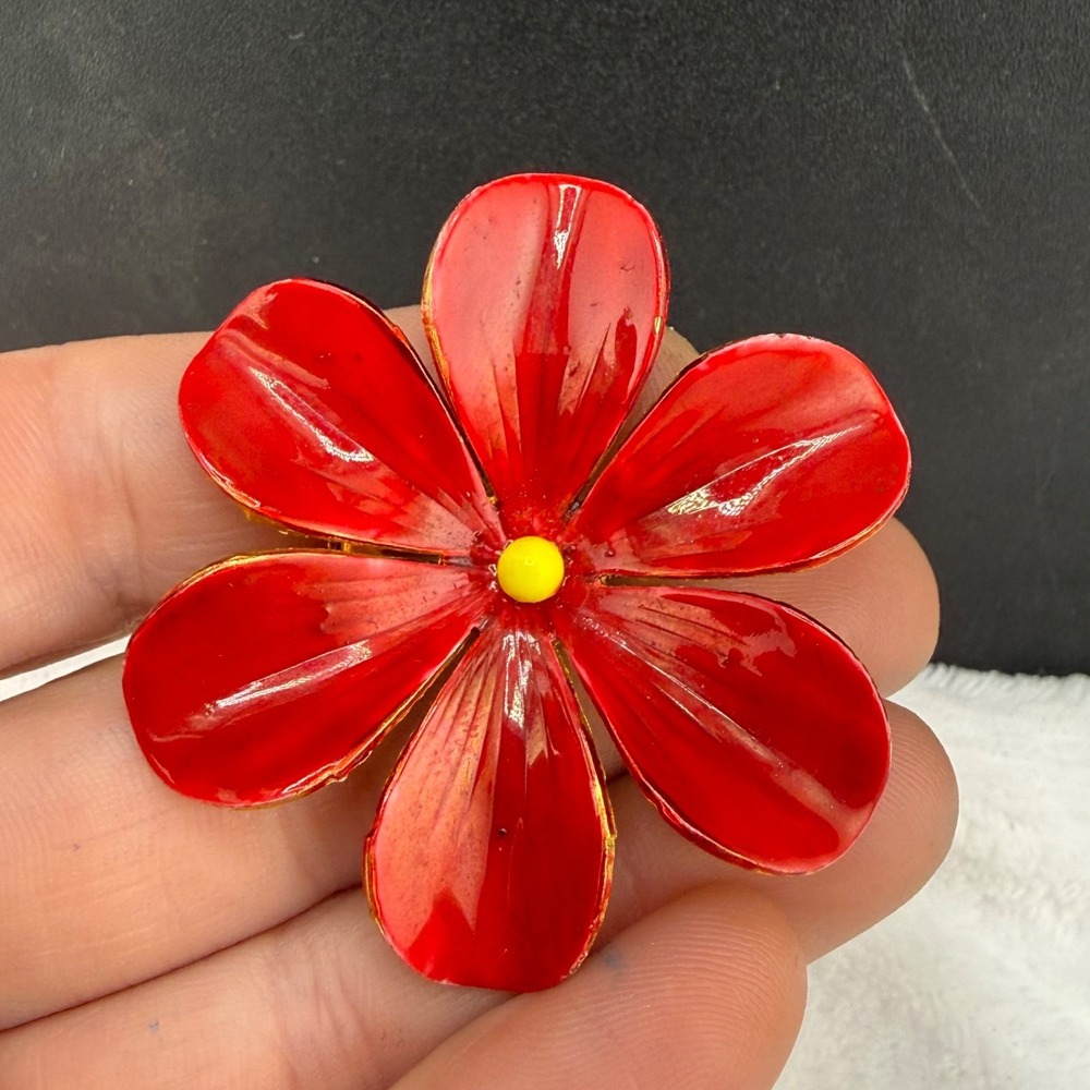 Vintage Sandor Co Enamel Flower Brooch Gold Tone‎ Red